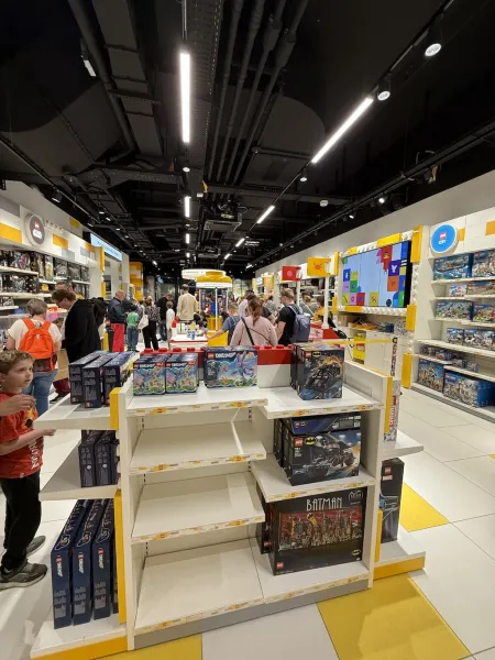 LEGO Shop im Westfield Hamburg-Überseequartier – Shopping-Highlight in der HafenCity