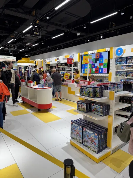 LEGO Shop im Westfield Hamburg-Überseequartier – Shopping-Highlight in der HafenCity