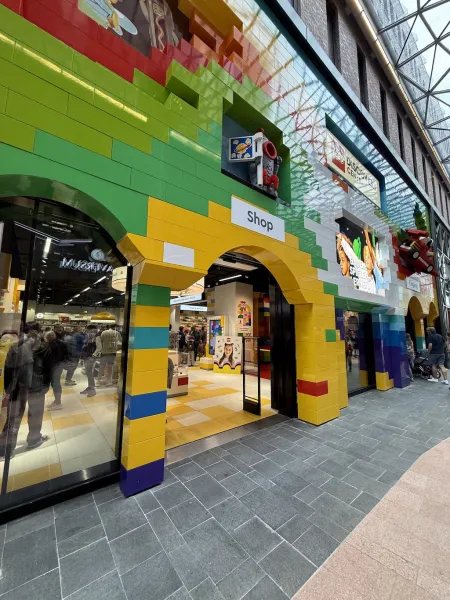LEGO Shop im Westfield Hamburg-Überseequartier – Shopping-Highlight in der HafenCity